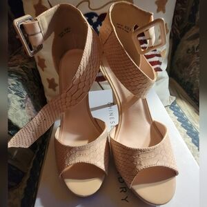 Chinese Laundry Nude Textured Heels